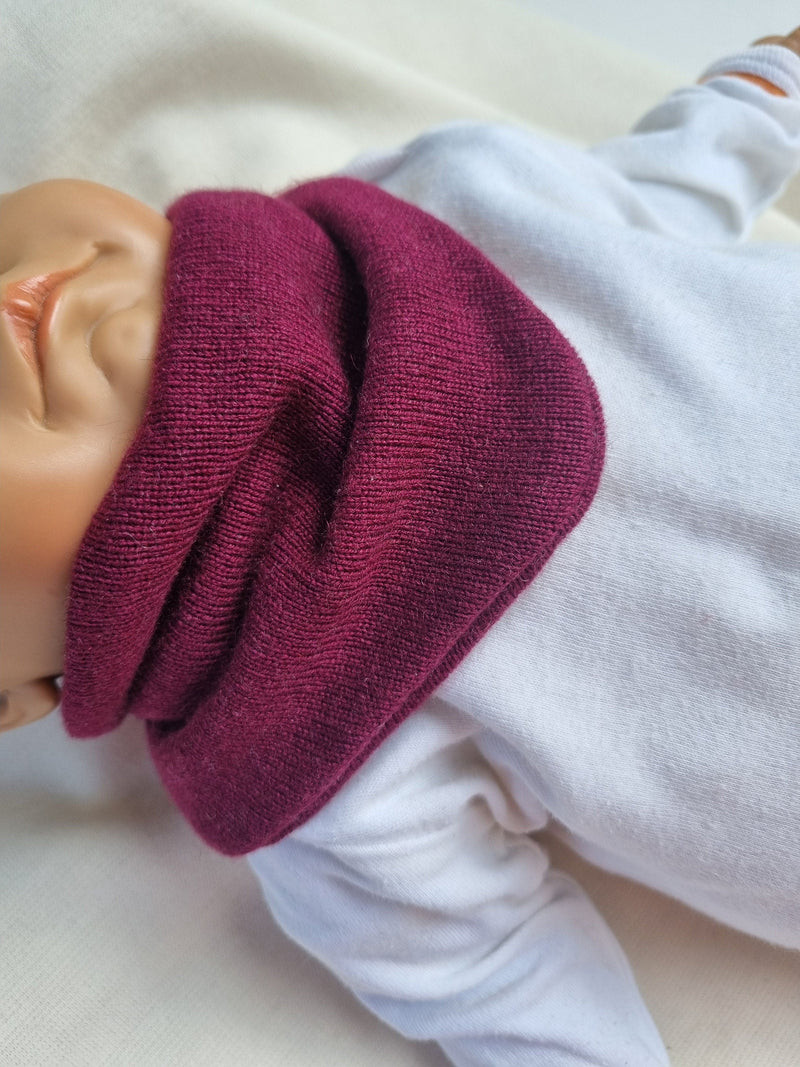 Triangle scarf for babies made of upcycled silk &amp; cashmere in plum purple