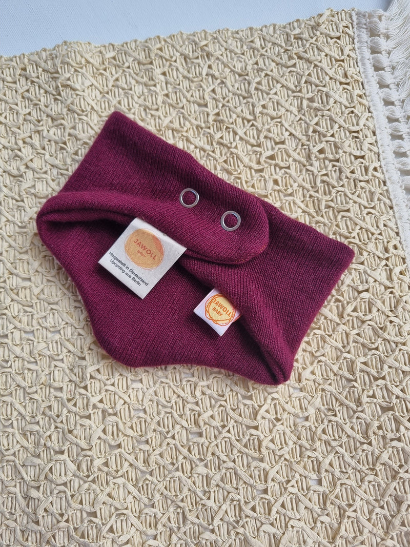 Triangle scarf for babies made of upcycled silk &amp; cashmere in plum purple