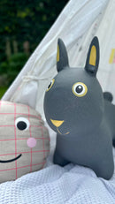 FIND THAT HIPPO – HÜPFTIER "THUMPER HASE"