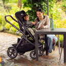 Nuna DEMI next Buggy mit vorwärts- und rückwärtsgerichteten Sportsitz