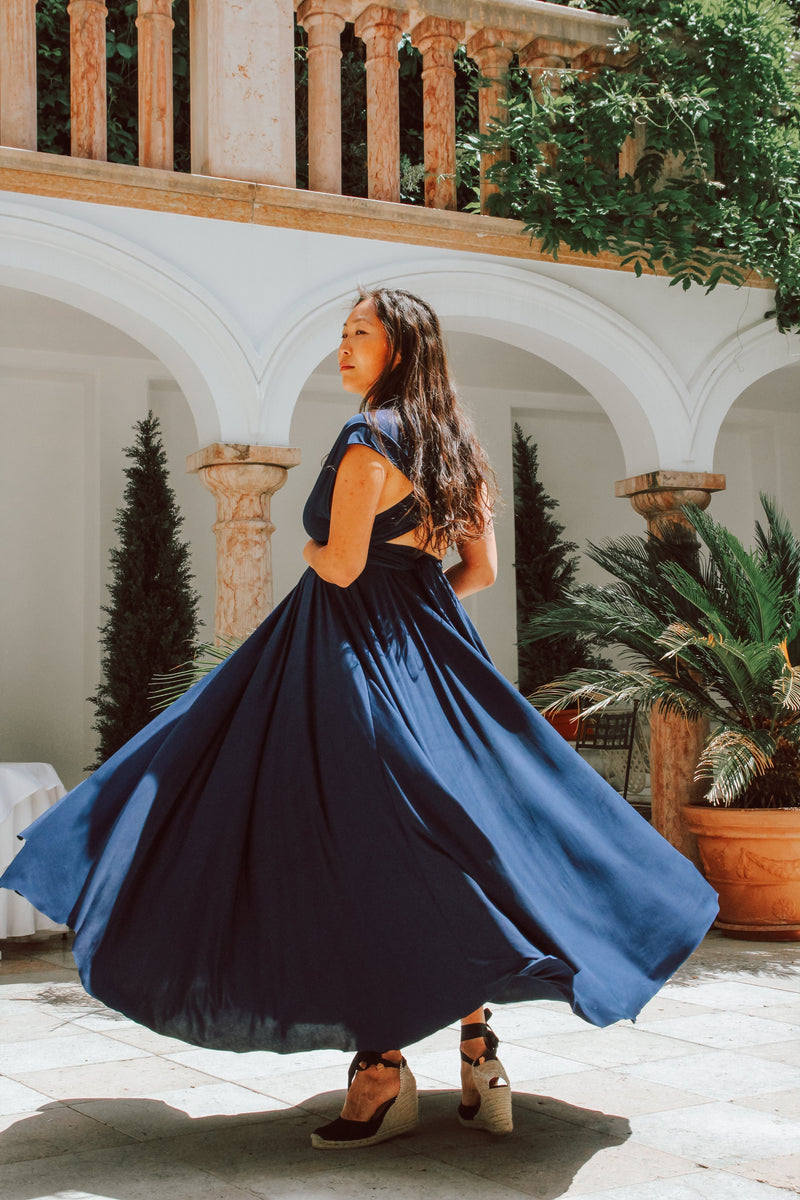 Rückenansicht von festlichem Umstandskleid zum Wickeln