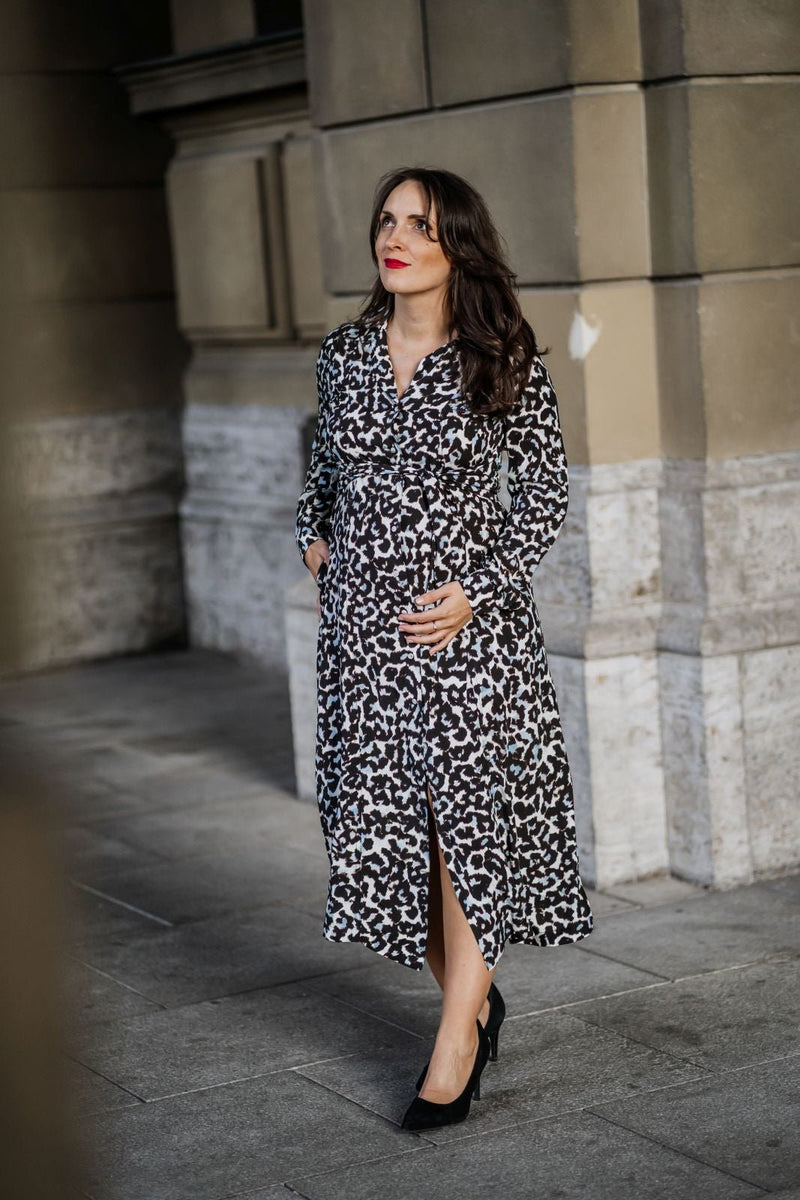 KELSEY. Midi Blusenkleid in Wickeloptik in Leo Print