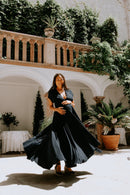 schwingender Rock von bodenlangem Wickelkleid zum Stillen und für Babybauch in rot