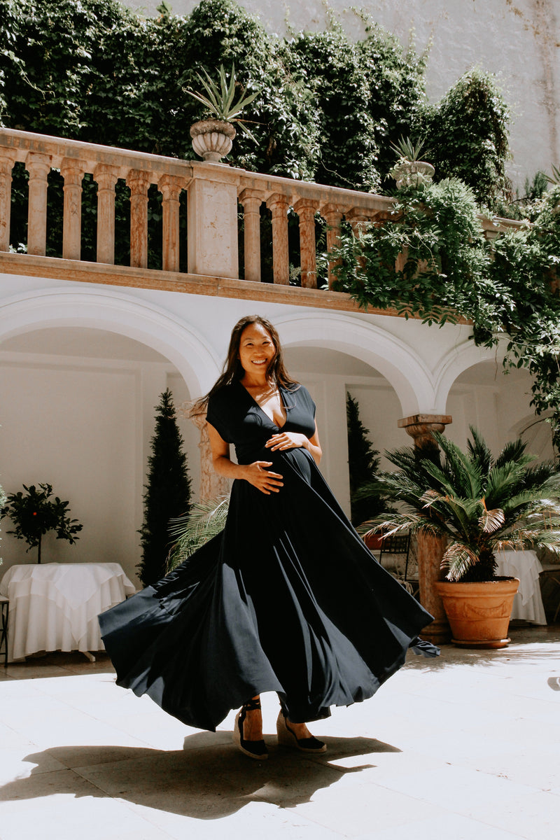schwingender Rock von bodenlangem Wickelkleid zum Stillen und für Babybauch in rot