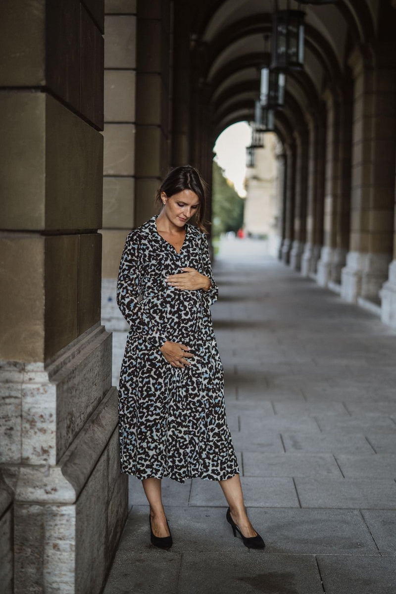 KELSEY. Midi Blusenkleid in Wickeloptik in Leo Print