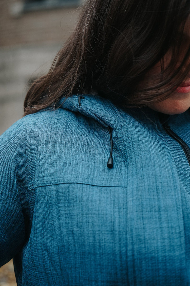 LAURA. Veganer Umstands- und Trageparka - in Himmelblau