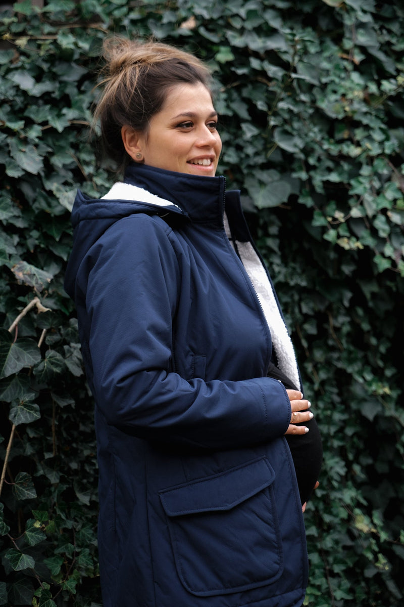 SANDRA. Kuschelige Allwetter Softshell Tragejacke - in Navy