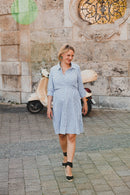 Schwanger. Stillen. Hemdblusenkleid aus Baumwolle. blau/weiß gestreift. LENA - -9•BORROUGHS