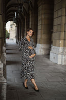 KELSEY. Midi Blusenkleid in Wickeloptik in Leo Print