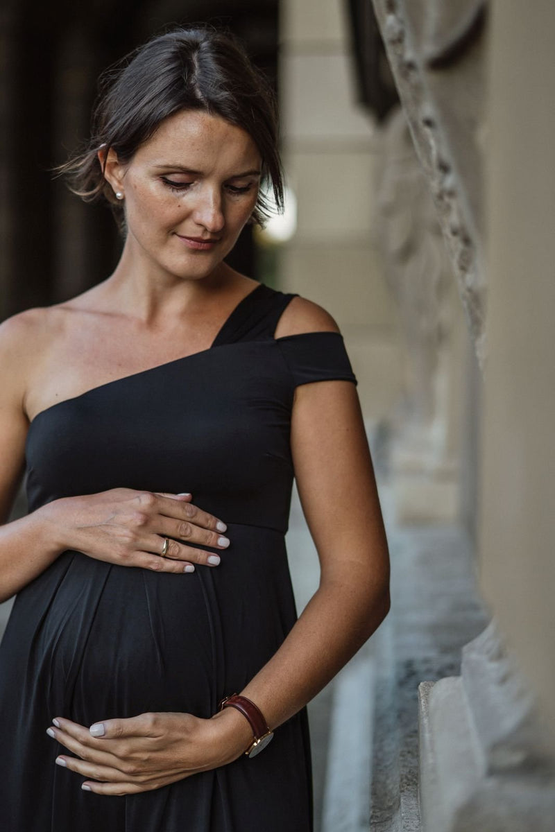 Nahaufnahme One-shoulder Umstandskleid schwarz