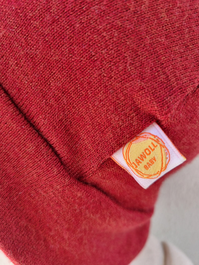 Sonnenhut Sommermütze KU 46-49 Baby Kleinkind mit Nackenschutz aus Upcycling Merinowolle in Masala Rot mit Mini-Makel