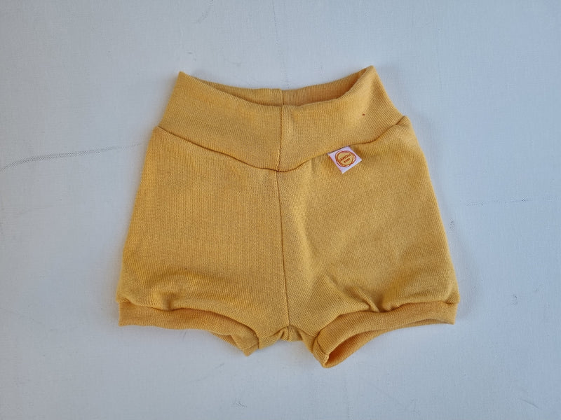 Kurze Hose Shorts für Kleinkinder 86/92 & 110/116 aus 100 % Upcycling Wolle in Pfirsichgelb