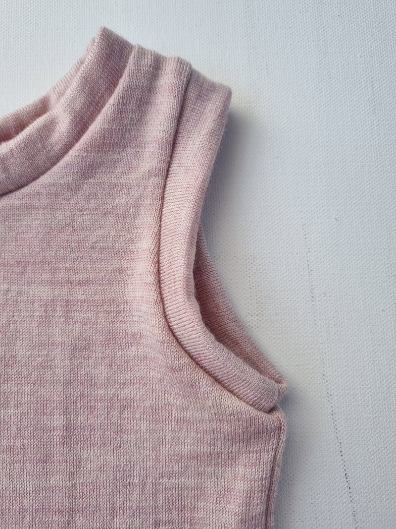 Oberteil Tanktop Pullunder Unterhemd 74/80 aus 100% Upcycling-Wolle in Zartrosa
