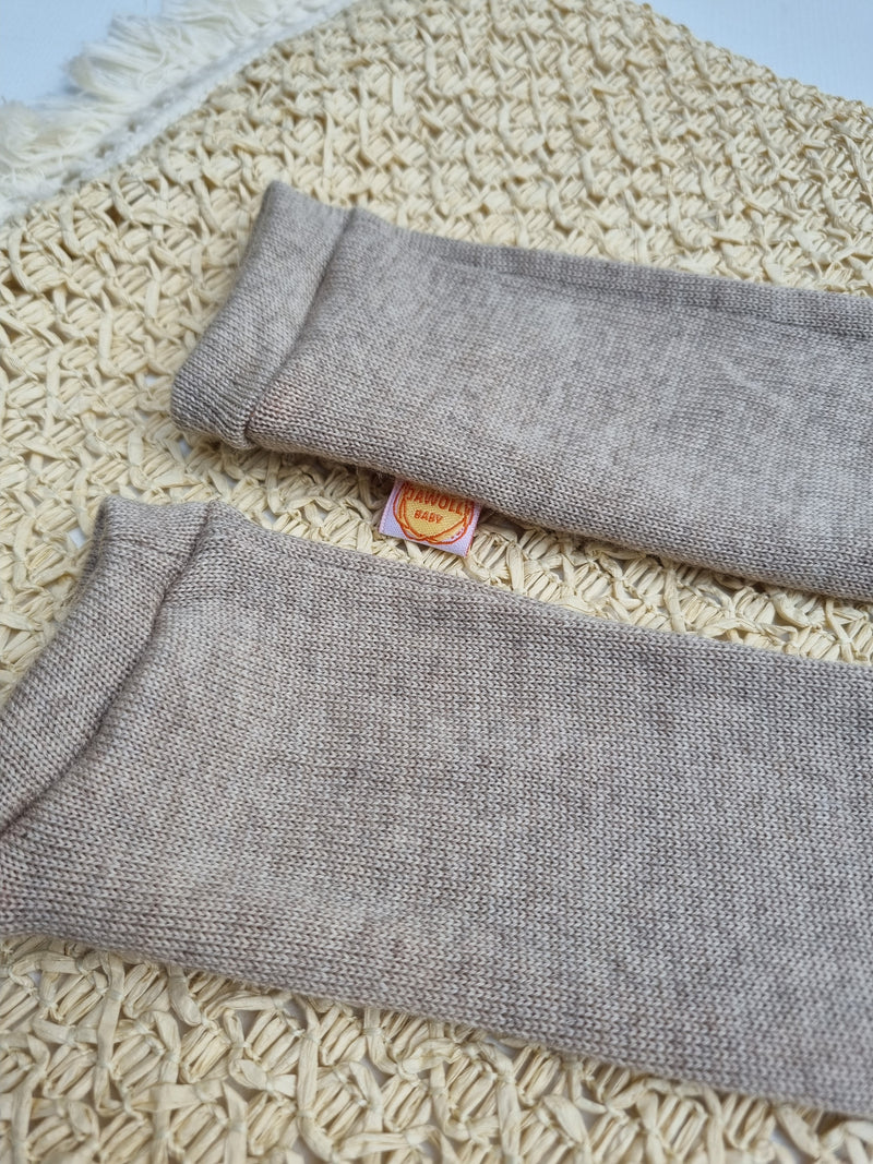 Tragestulpen Beinstulpen Babylegs aus Upcycling Merinowolle natürlicher Sonnenschutz im Sommer für Neugeborene Babys 0-6M in Beige