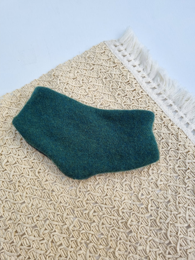 Triangle scarf, growing and reversible for babies made from upcycled cashmere in green and anthracite