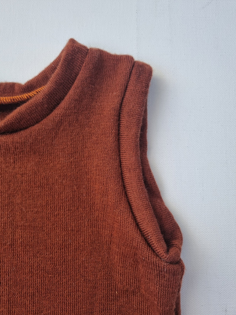 Oberteil Tanktop Pullunder Unterhemd 98/104 aus Upcycling Merinowolle in Rostbraun