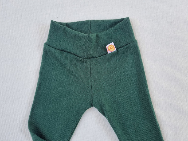 Leggings Kleinkinder 98/104 aus 100% Upcycling Wolle in Tannengrün