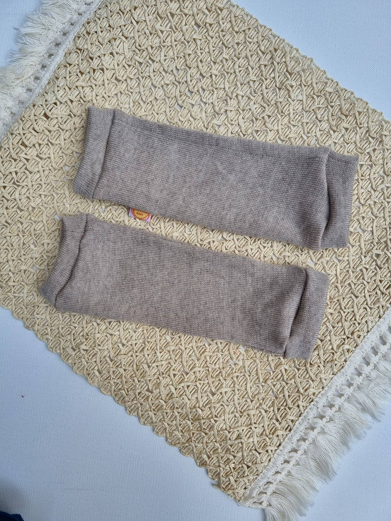 Tragestulpen Beinstulpen Babylegs aus Upcycling Merinowolle natürlicher Sonnenschutz im Sommer für Neugeborene Babys 0-6M in Beige