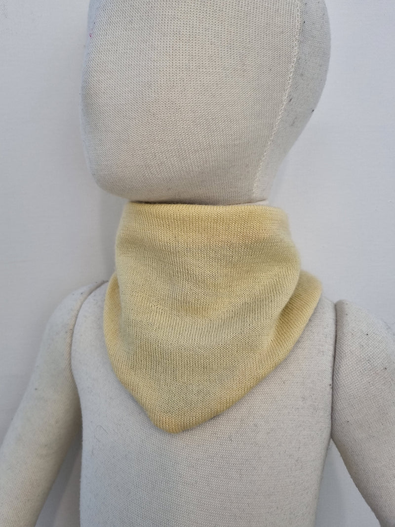 Triangular scarf for children, reversible and grows with the child, made of upcycled wool in blue and pastel yellow