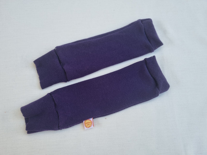 Tragestulpen Beinstulpen für Babys 6-12 M aus Upcycling aus Wolle natürlicher Sonnenschutz in Lila