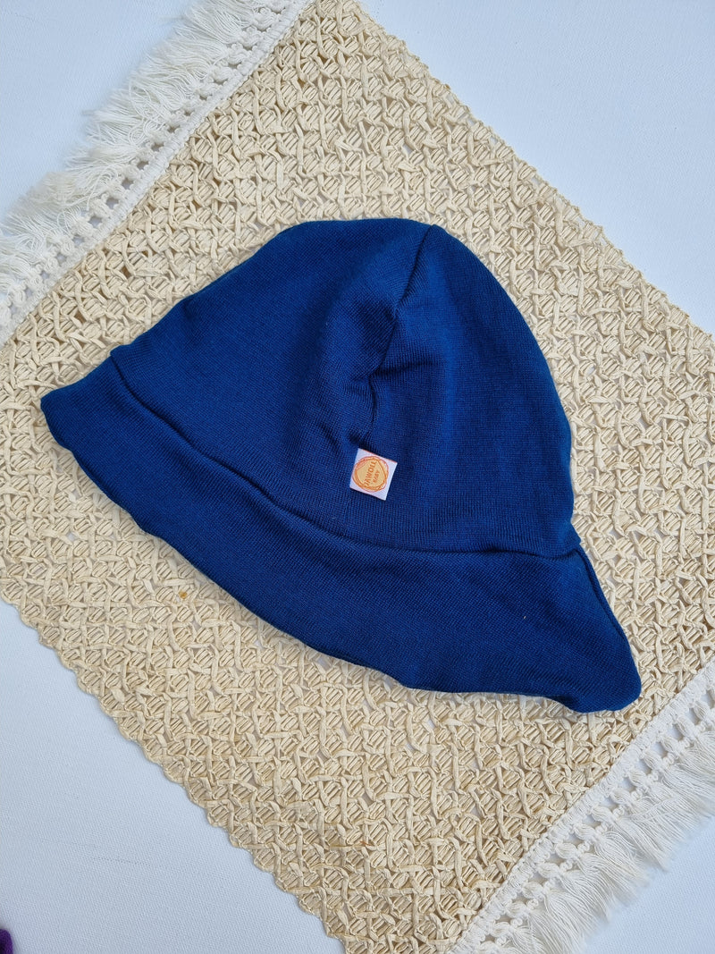 Sonnenhut Sommermütze Kleinkind KU 50-54 mit Nackenschutz aus Upcycling Merino-Wolle in Petrolblau