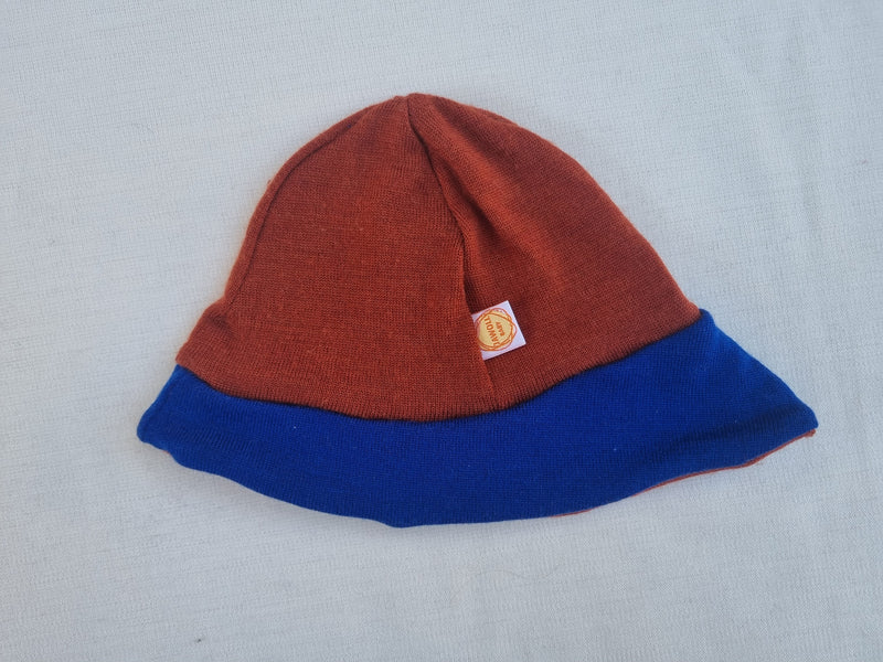 Sonnenhut Sommermütze Baby KU 39-41 mit Nackenschutz aus 100 % Upcycling Wolle in Rostbraun und Blau