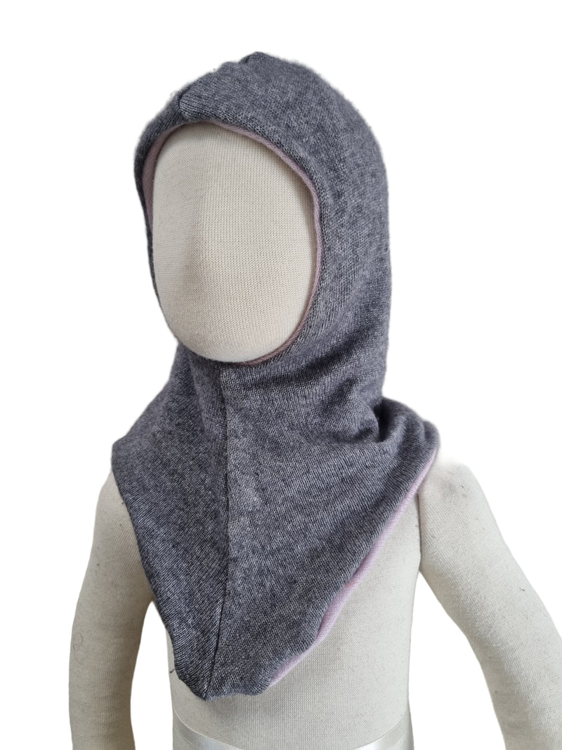 (Kopie) Wende-Schlupfmütze für Kleinkinder KU 49-51 aus Upcycling Seide & Kaschmir in Pastell-Lila und Grau