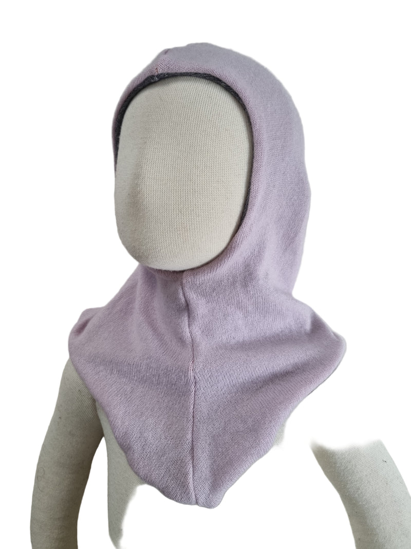 (Kopie) Wende-Schlupfmütze für Kleinkinder KU 49-51 aus Upcycling Seide & Kaschmir in Pastell-Lila und Grau