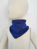 Dreieckstuch Schal für Kinder mitwachsend und wendbar aus Upcycling Wolle in Blau und Pastellgelb - Jawoll Baby
