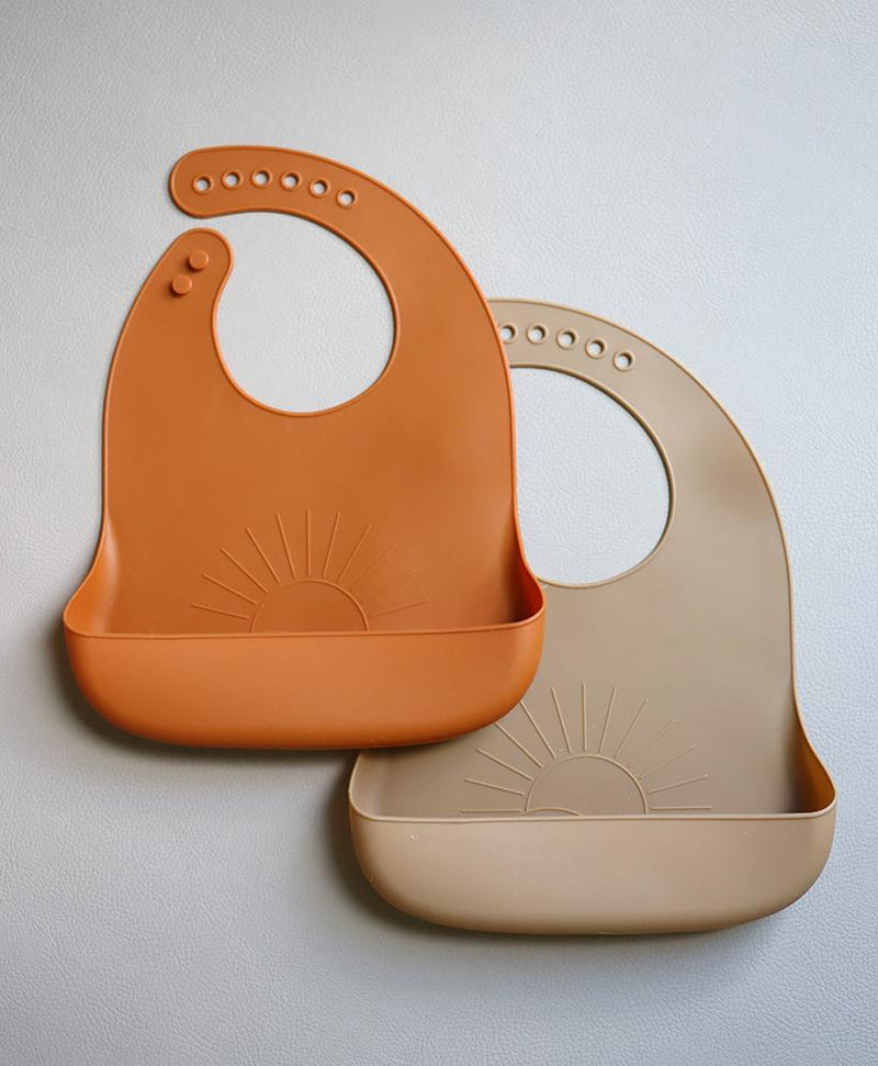 BY LILLE VILDE – SILIKONLÄTZCHEN "SUN IRON & EARTH" FÜR KLEINKINDER (2ER-SET)