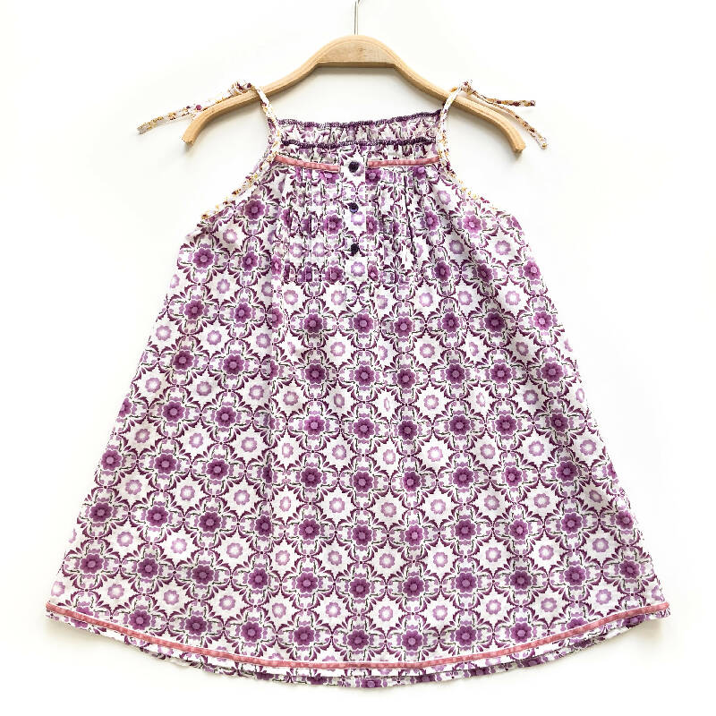 kronjuwel Trägerkleid weiß violett 98/104 Baumwolle Upcycling Sommerkleid