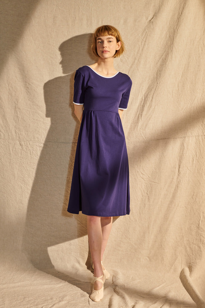 Love kidswear Enea Kleid in violetblau mit weisser Paspel für Frauen