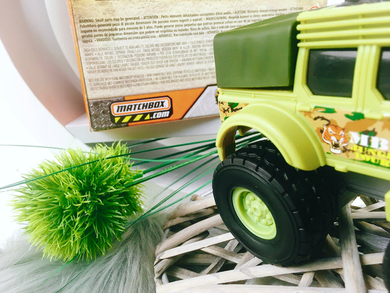 Matchbox Rev Rigs Jungle Truck W8756, Rare!! Collectible!!