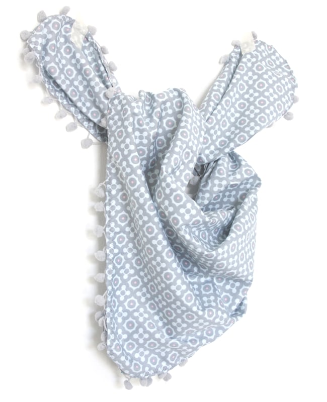 Robe of feathers PomPom Scarf-blue pattern