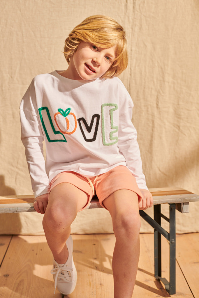 Toni longsleeve in weiss mit LOVE Print für Kinder