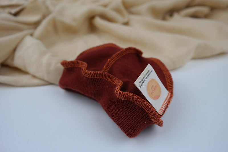 Jawoll Baby Babymütze aus Upcycling Wolle in Rostbraun KU34 - 38 cm.