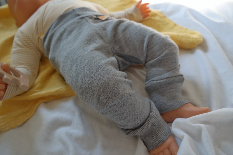 Jawoll Baby Mitwachs-Hose für Babys 62/68 aus Upcycling-Wolle in Grau