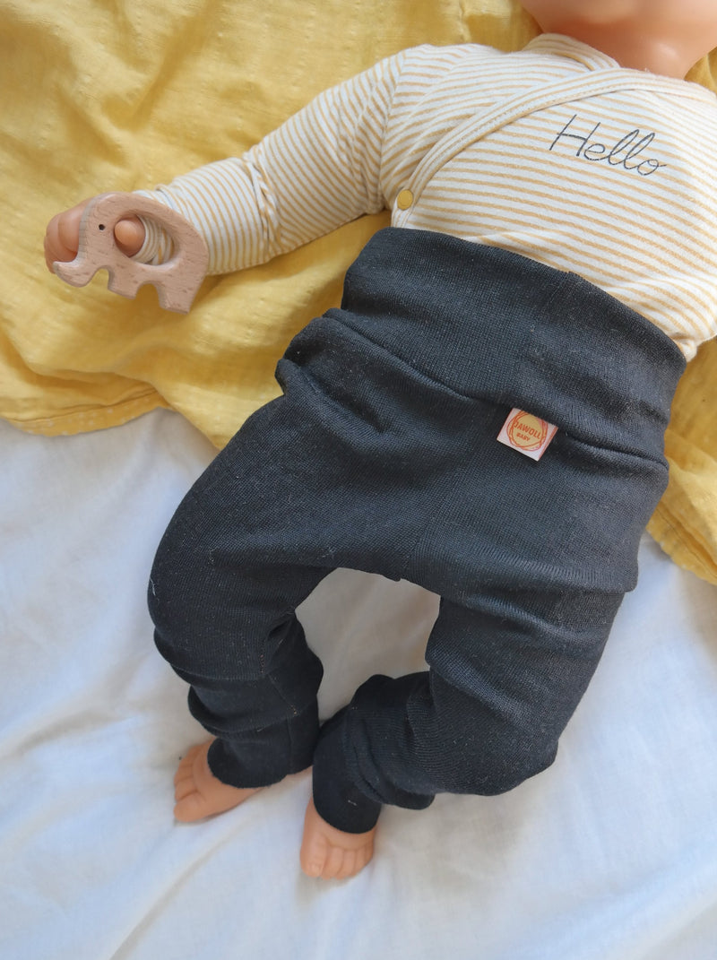 Jawoll Baby Mitwachs-Hose für Babys 62/68 aus Upcycling-Wolle in Schwarz