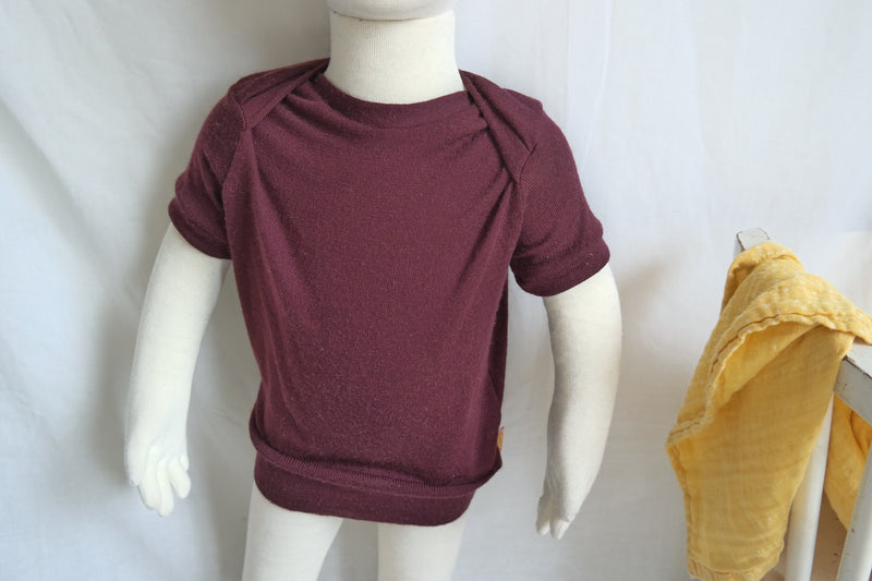 Jawoll Baby T-Shirt 74/80 aus 100 % Upcycling Wolle in Bordeaux-Lila